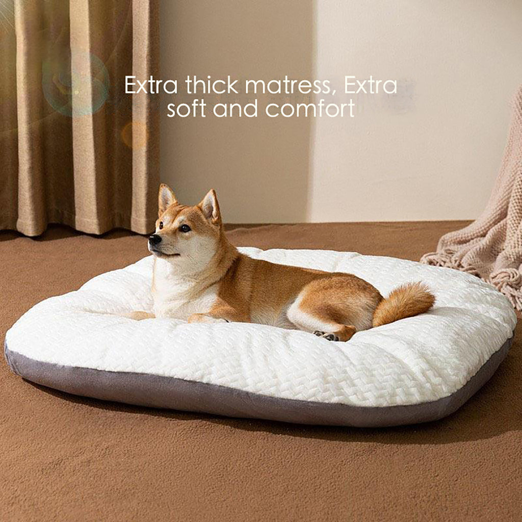 Cama para tu mascota echa de felpa artificial.